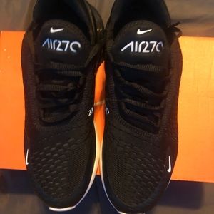 Nike airmax 270 size 9 in Womens